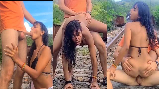 Desi Indian Railway Outdoor Deepthroat NRI BF Fucking